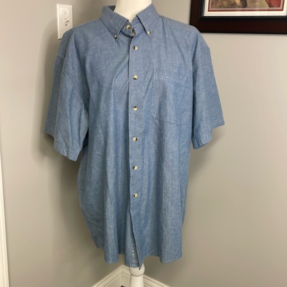 LL Beans Vintage Mens Chambray Blue Button Down Shirt Size Large Cotton Classic - Picture 1 of 4